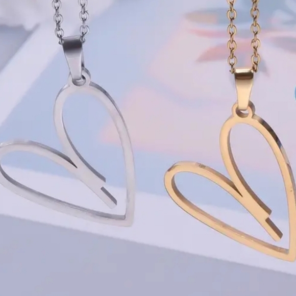 NEW! Stainless steel heart pendant necklace. - Picture 7 of 7